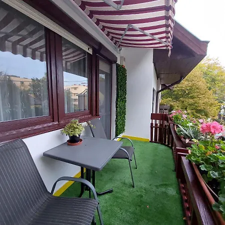 Summer House Emeleti *
